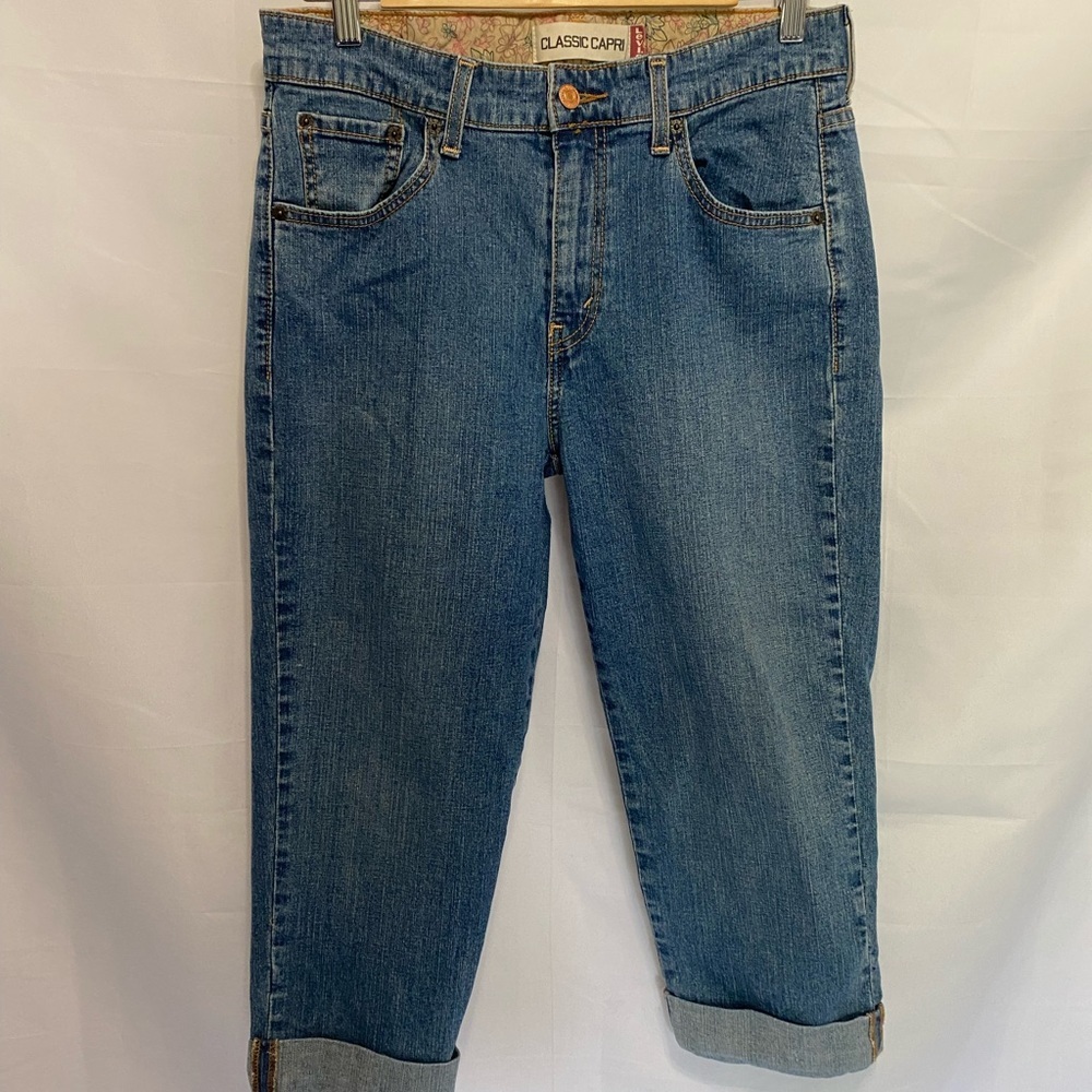 Levi's Classic Capri medium wash with stretch cuff Size 12